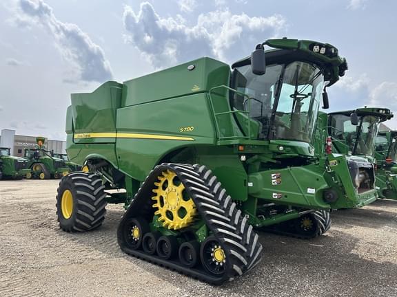 Image of John Deere S780 equipment image 1