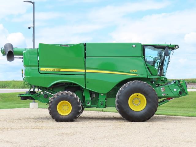 Image of John Deere S780 equipment image 4