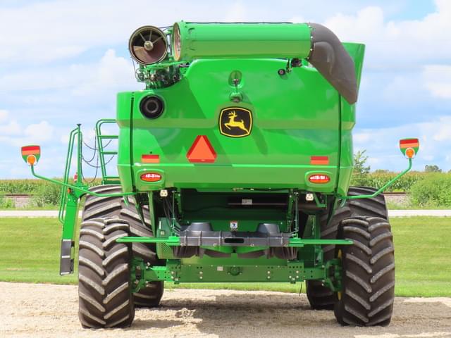 Image of John Deere S780 equipment image 2