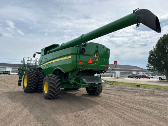 Image of John Deere S780 equipment image 2