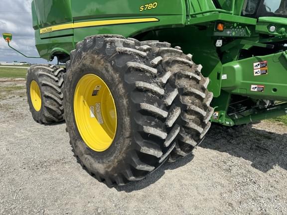 Image of John Deere S780 equipment image 4