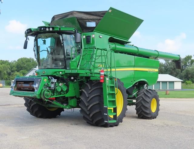 Image of John Deere S780 equipment image 1
