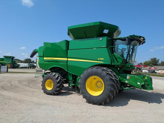 Image of John Deere S780 equipment image 2