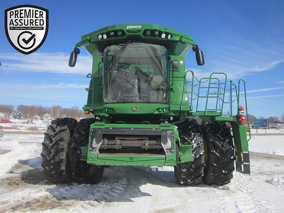 Image of John Deere S780 equipment image 1