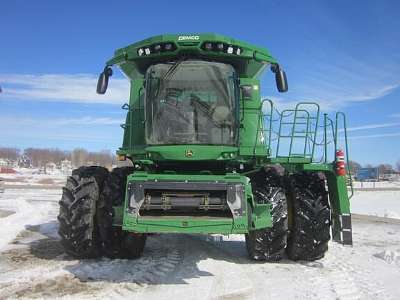Image of John Deere S780 equipment image 1