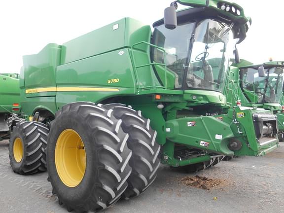 Image of John Deere S780 Image 1