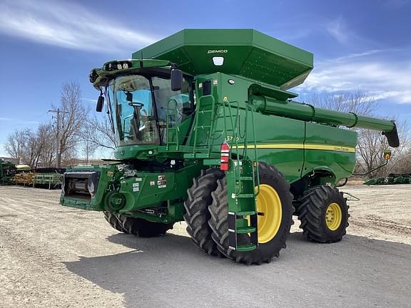 Image of John Deere S780 equipment image 1