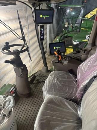Image of John Deere S780 Image 1
