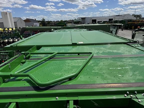 Image of John Deere S780 equipment image 1