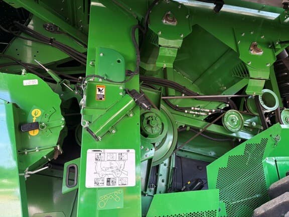 Image of John Deere S780 equipment image 4