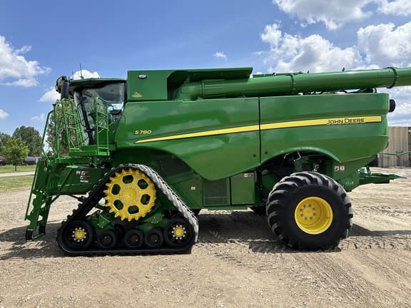 Image of John Deere S780 Image 1