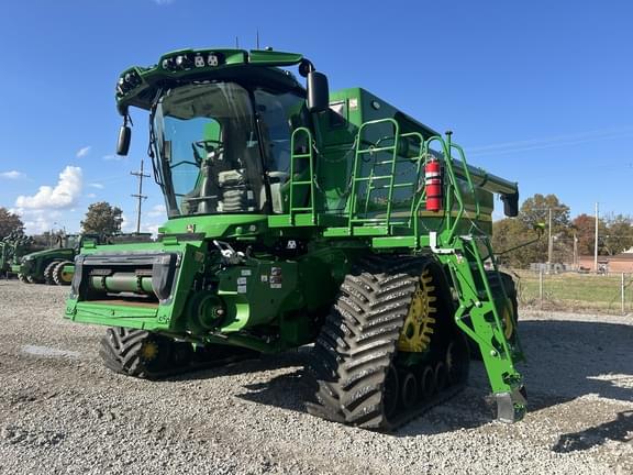 Image of John Deere S780 equipment image 1