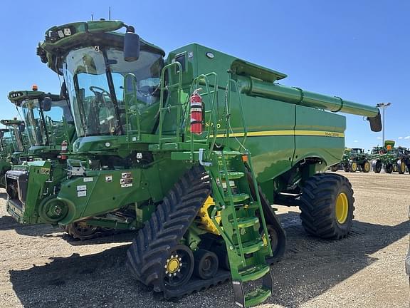 Image of John Deere S780 equipment image 1