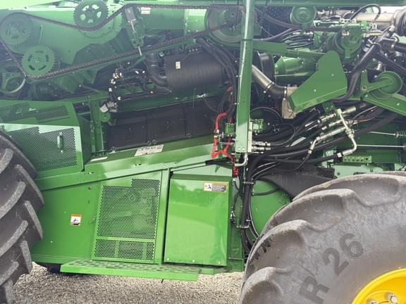 Image of John Deere S780 equipment image 4
