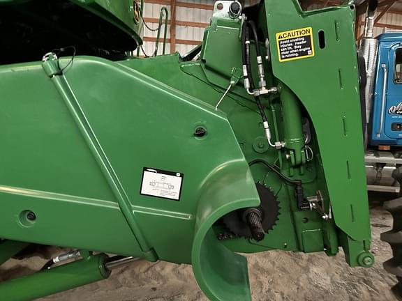 Image of John Deere S780 equipment image 4