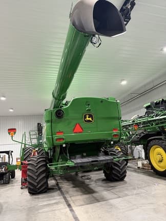 Image of John Deere S780 equipment image 1