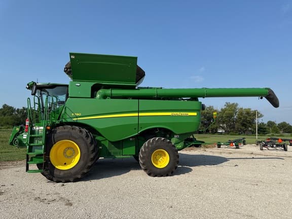 Image of John Deere S780 equipment image 1