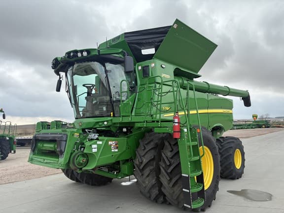 Image of John Deere S780 equipment image 1