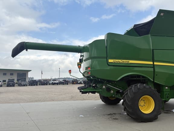 Image of John Deere S780 equipment image 4