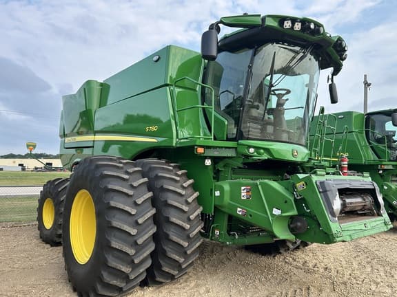 Image of John Deere S780 equipment image 1