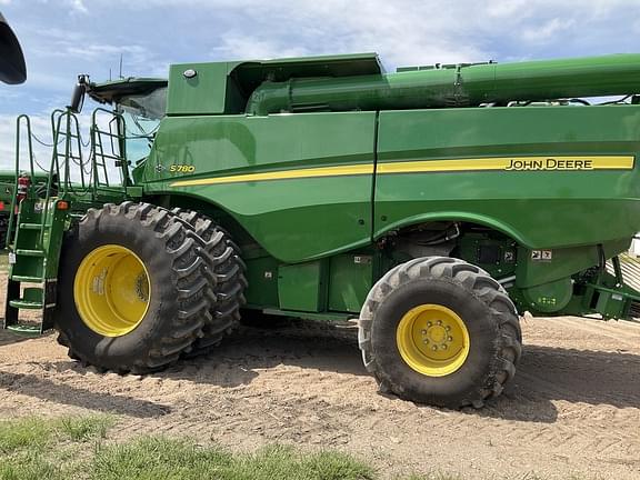 Image of John Deere S780 equipment image 1