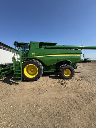 Image of John Deere S780 equipment image 1