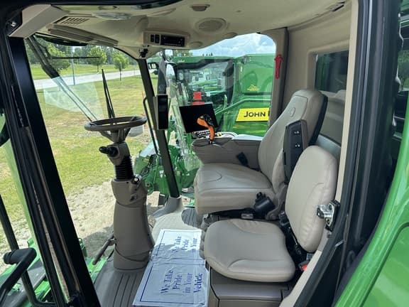 Image of John Deere S780 equipment image 1