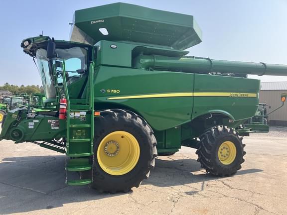 Image of John Deere S780 equipment image 2
