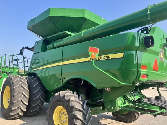 Image of John Deere S780 equipment image 4