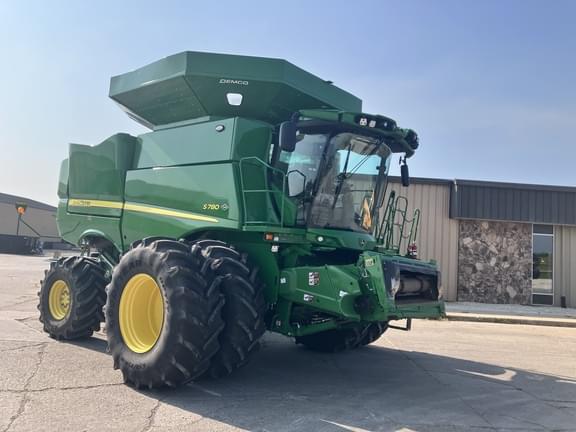 Image of John Deere S780 equipment image 1