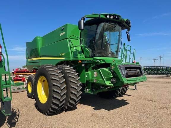Image of John Deere S780 equipment image 1