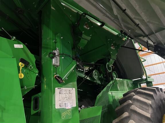 Image of John Deere S780 equipment image 4