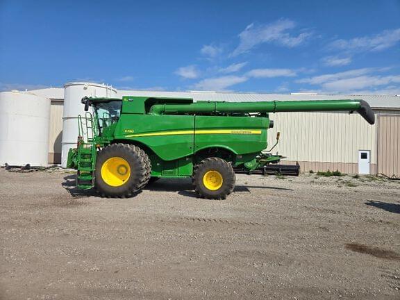 Image of John Deere S780 equipment image 1