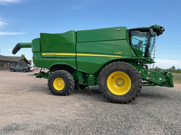 Image of John Deere S780 equipment image 4