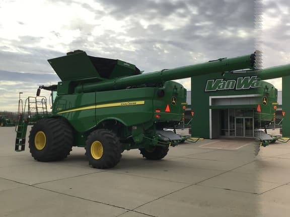 Image of John Deere S780 equipment image 2