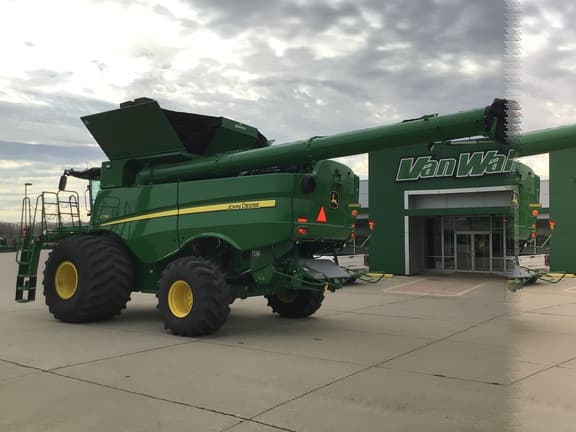 Image of John Deere S780 equipment image 4