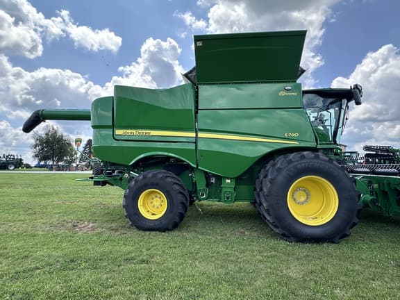 Image of John Deere S780 equipment image 2