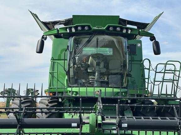 Image of John Deere S780 equipment image 2