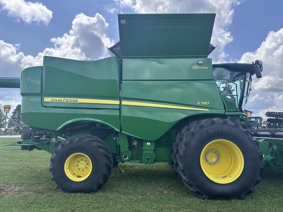 Image of John Deere S780 equipment image 1