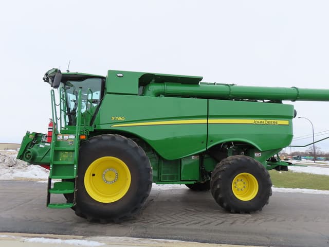 Image of John Deere S780 equipment image 2