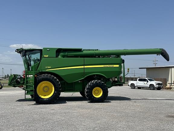 Image of John Deere S780 equipment image 1