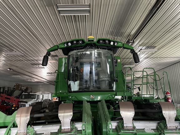 Image of John Deere S780 equipment image 4