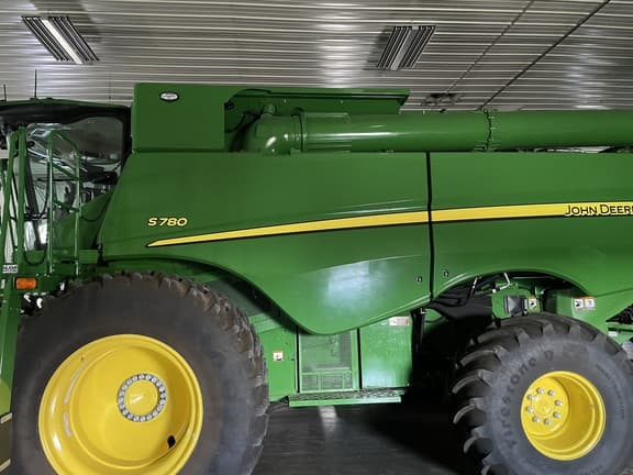 Image of John Deere S780 equipment image 1