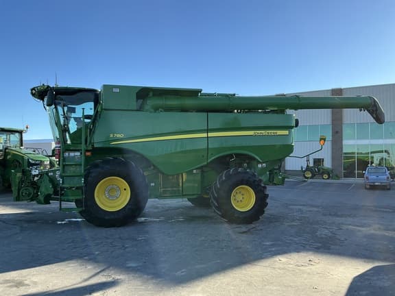 Image of John Deere S780 equipment image 2