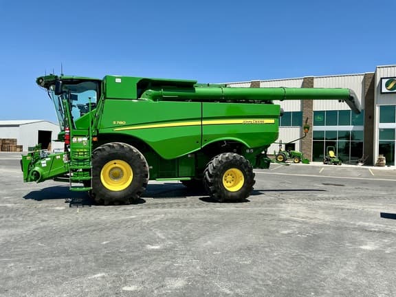 Image of John Deere S780 equipment image 1
