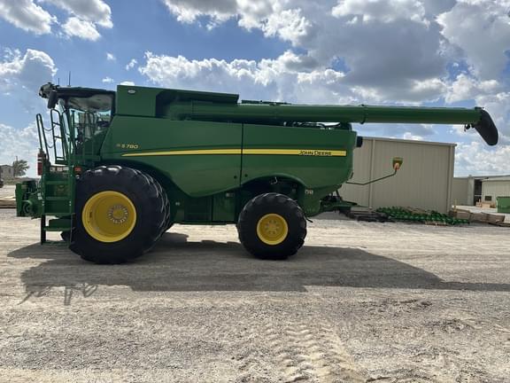 Image of John Deere S780 equipment image 1