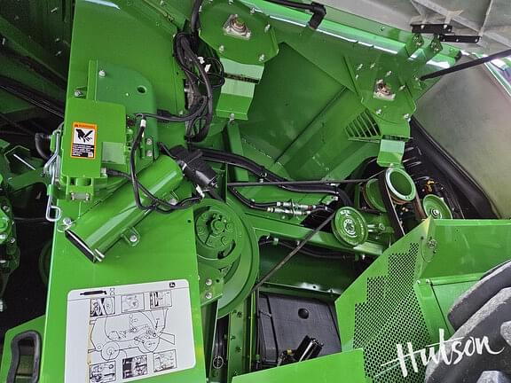 Image of John Deere S780 equipment image 4