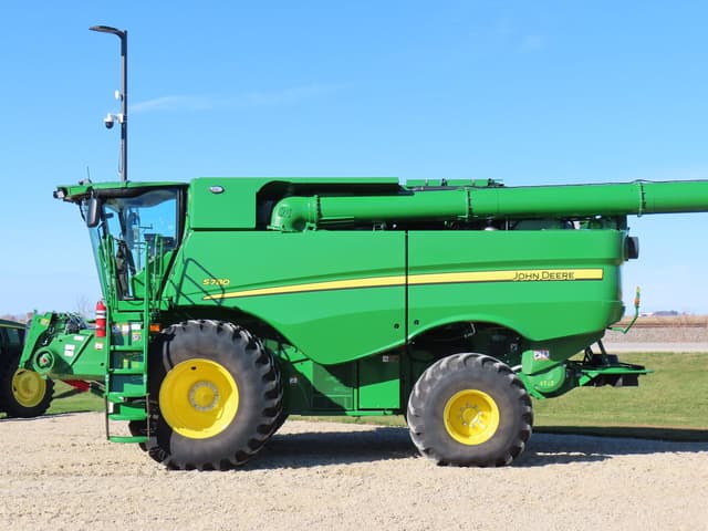Image of John Deere S780 equipment image 2