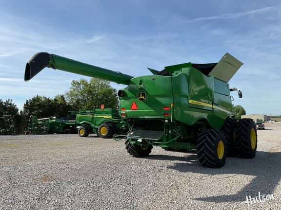 Image of John Deere S780 equipment image 1