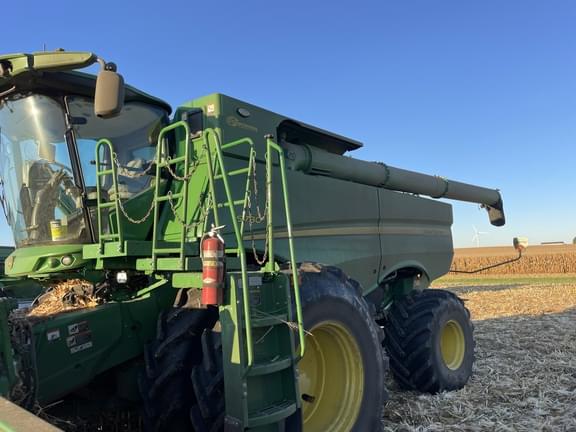 Image of John Deere S780 equipment image 2